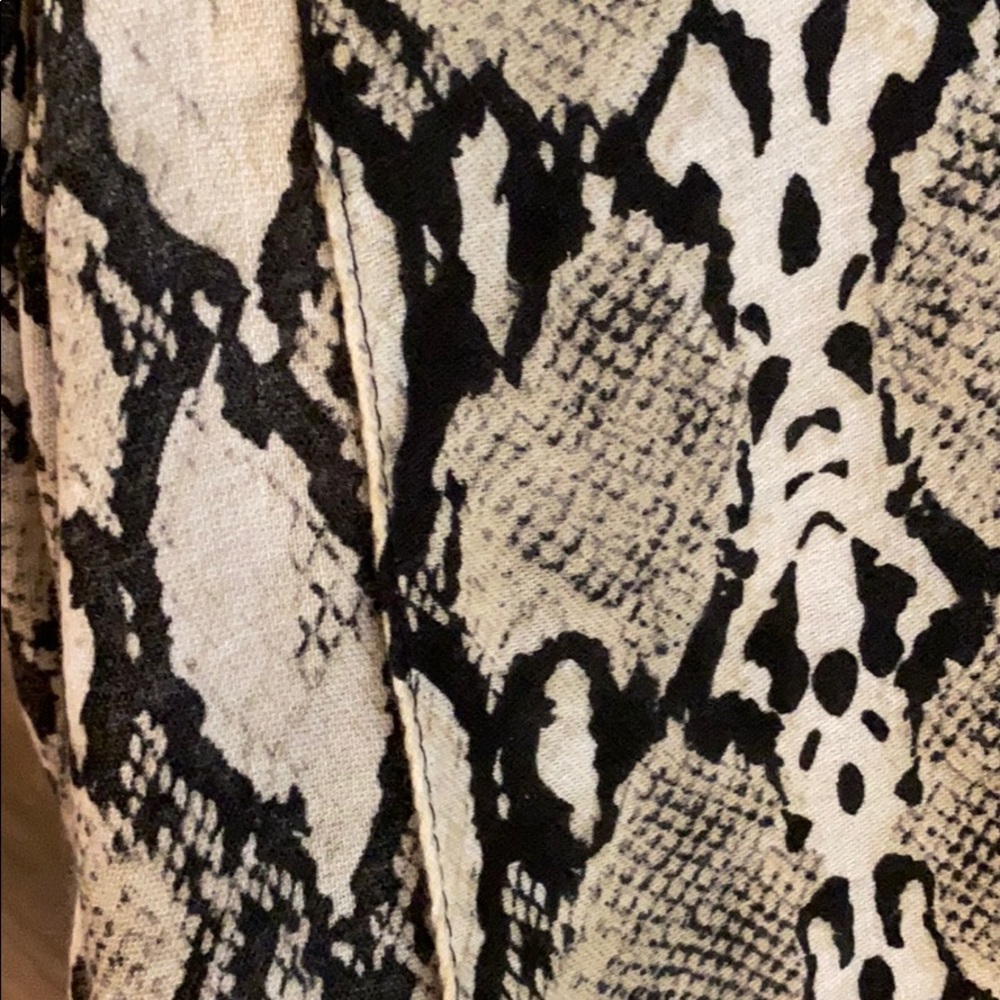 ✨LAST ONE✨BEAUTIFUL CHIC LEOPARD SCARF/SHAWL - Picture 10 of 10